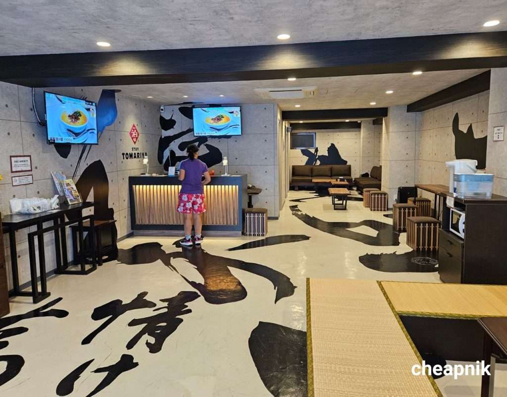 The lobby of Hotel Tomariya Ueno in Tokyo
