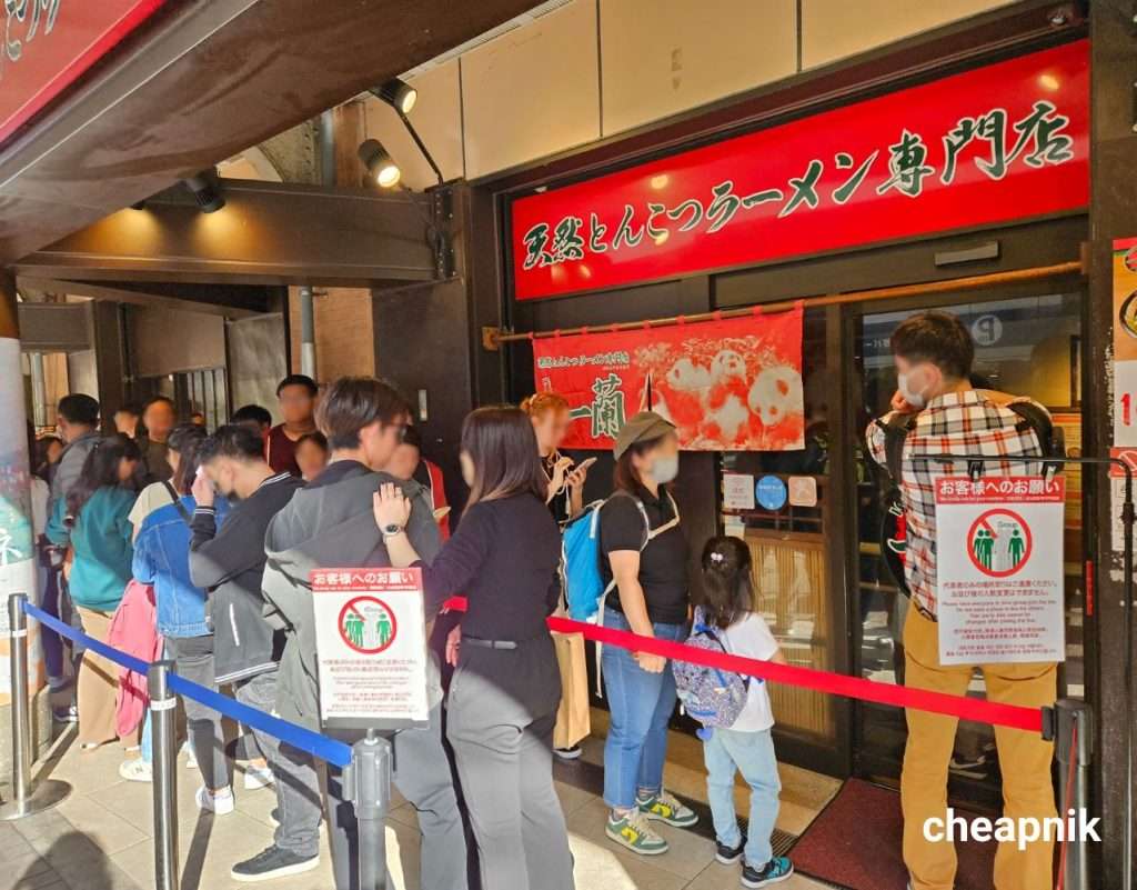 Long queue at Ichiran Ramen Ueno