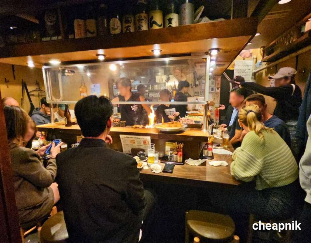 Omoide Yokocho_Chefs cooking with fire at restaurant Morimasu in Piss Alley