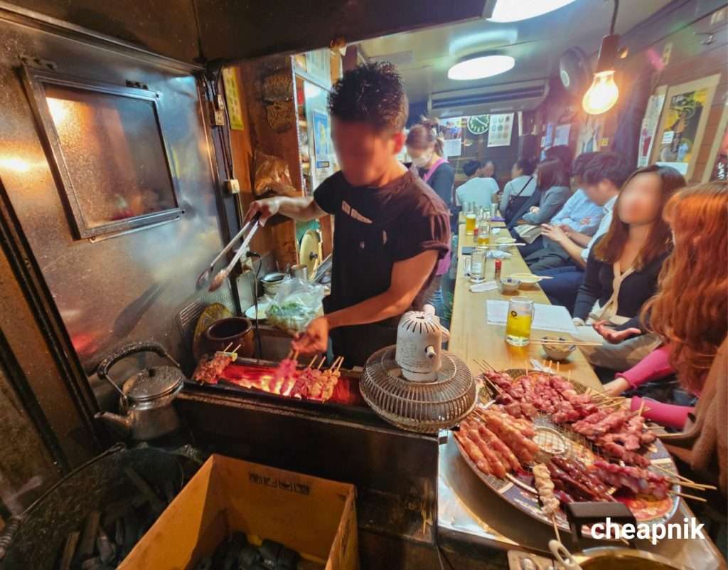 Omoide Yokocho_Grilling yakitori at Piss Alley