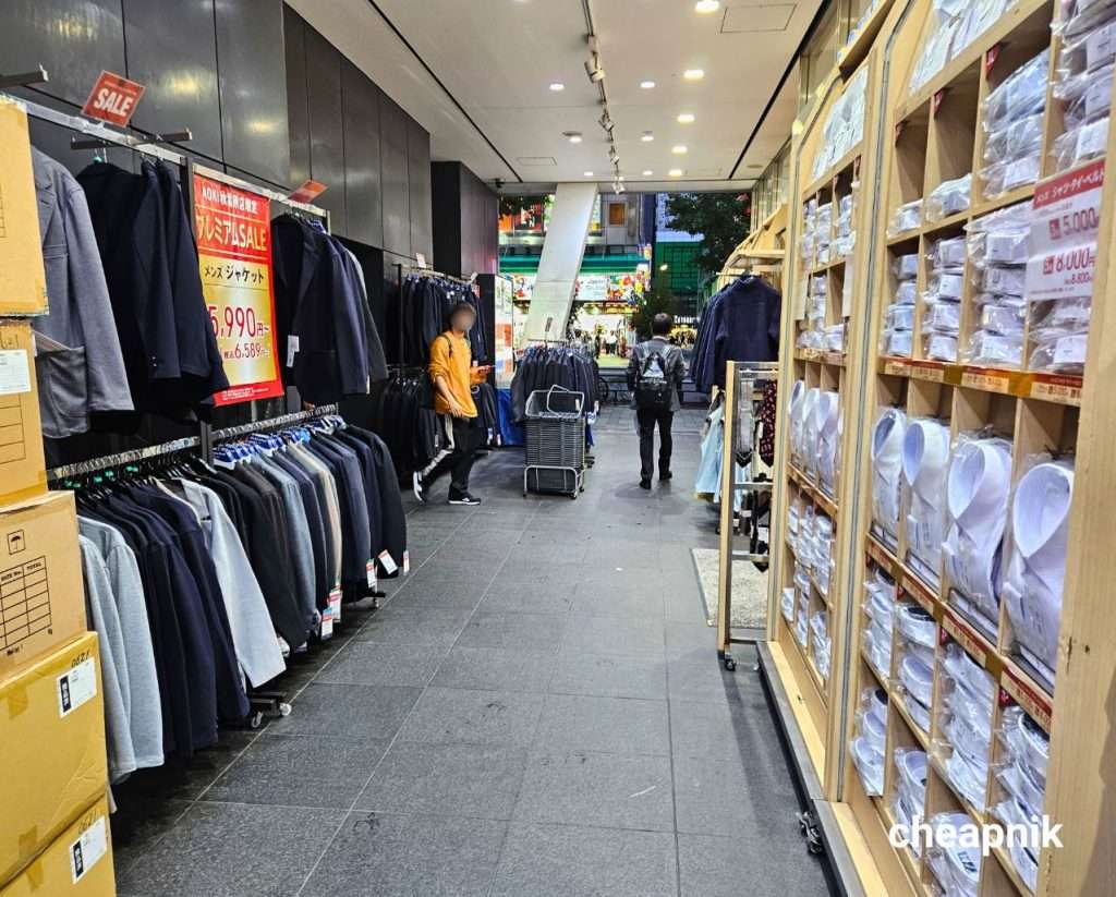 Japan_Aoki Store_Inside the store