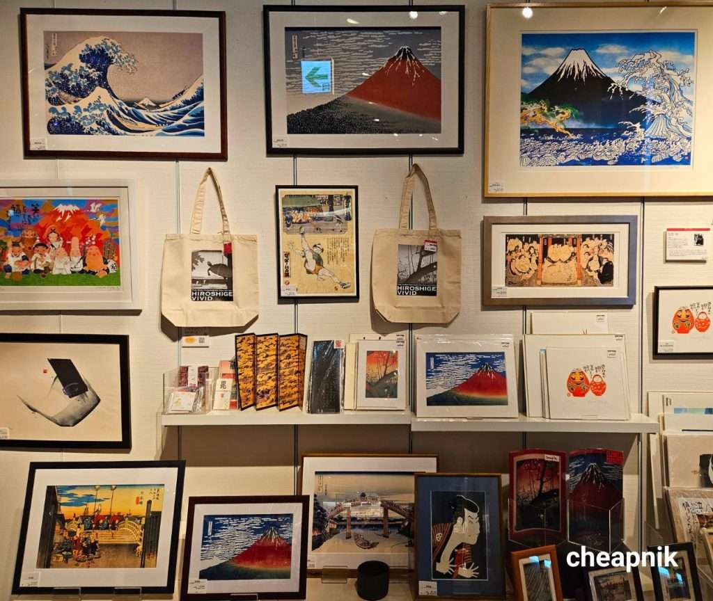 Hokusai and Japanese artworks at Shibuya Loft