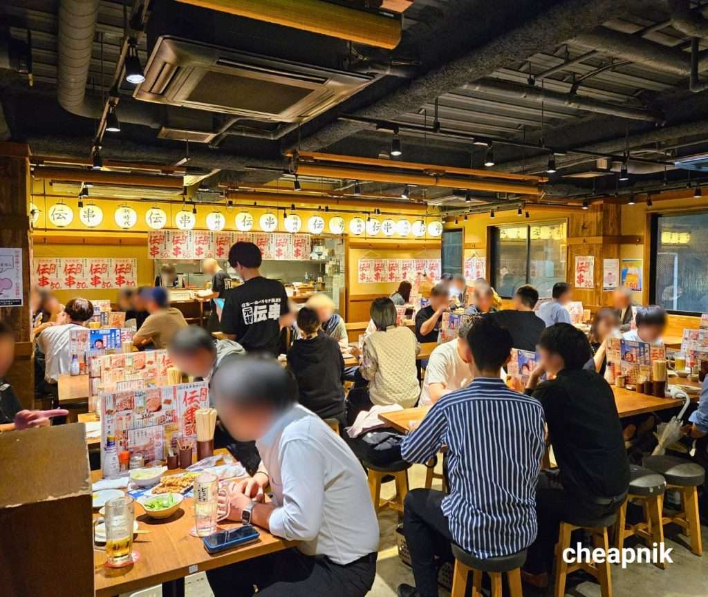 Mess hall at the second floor of Shinjidai Izakaya in Akihabara