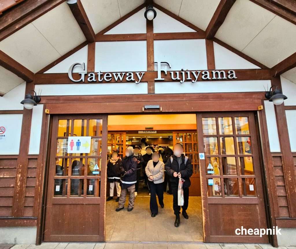 Gateway Fujiyama souvenir shop at Kawaguchiko Station