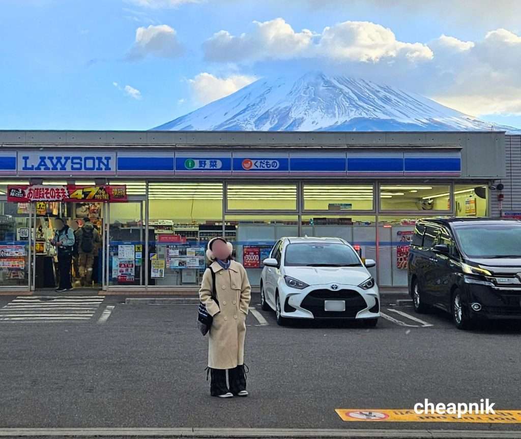 Lawson konbini with Mt Fuji view