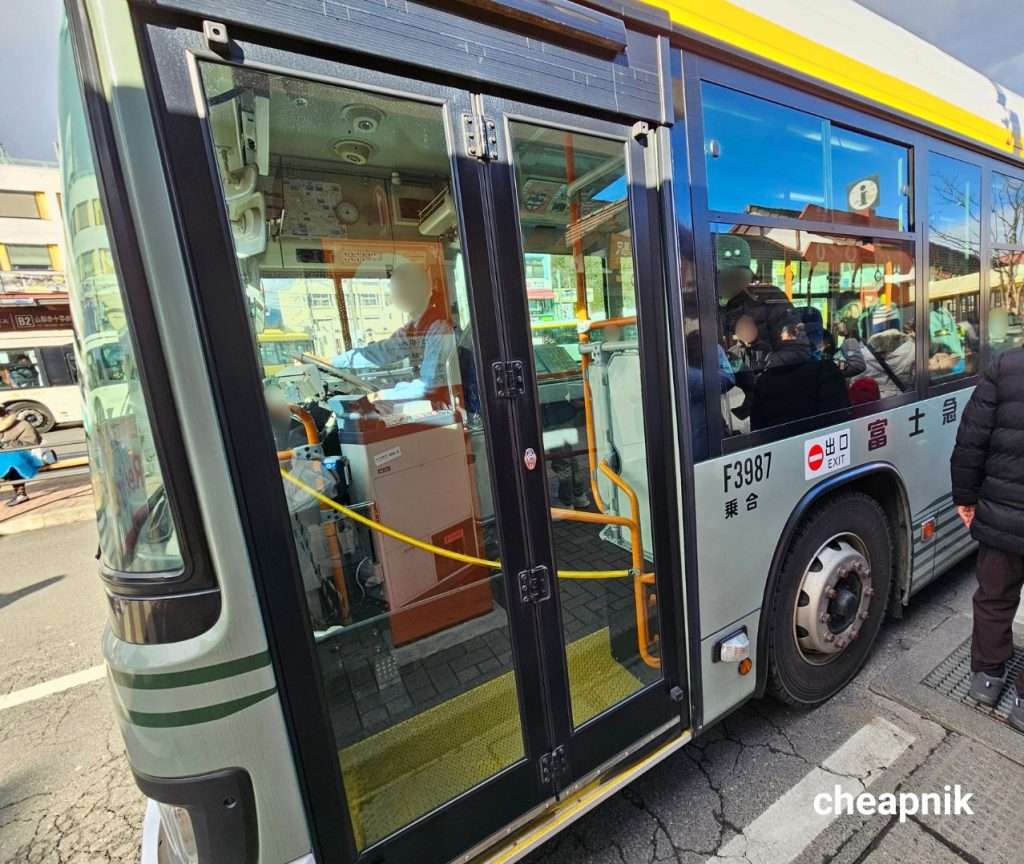 Sightseeing Bus at Kawaguchiko Station