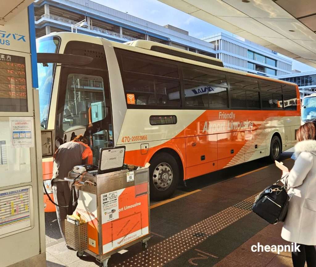 Friendly Airport Limousine Bus in Tokyo Haneda International Airport