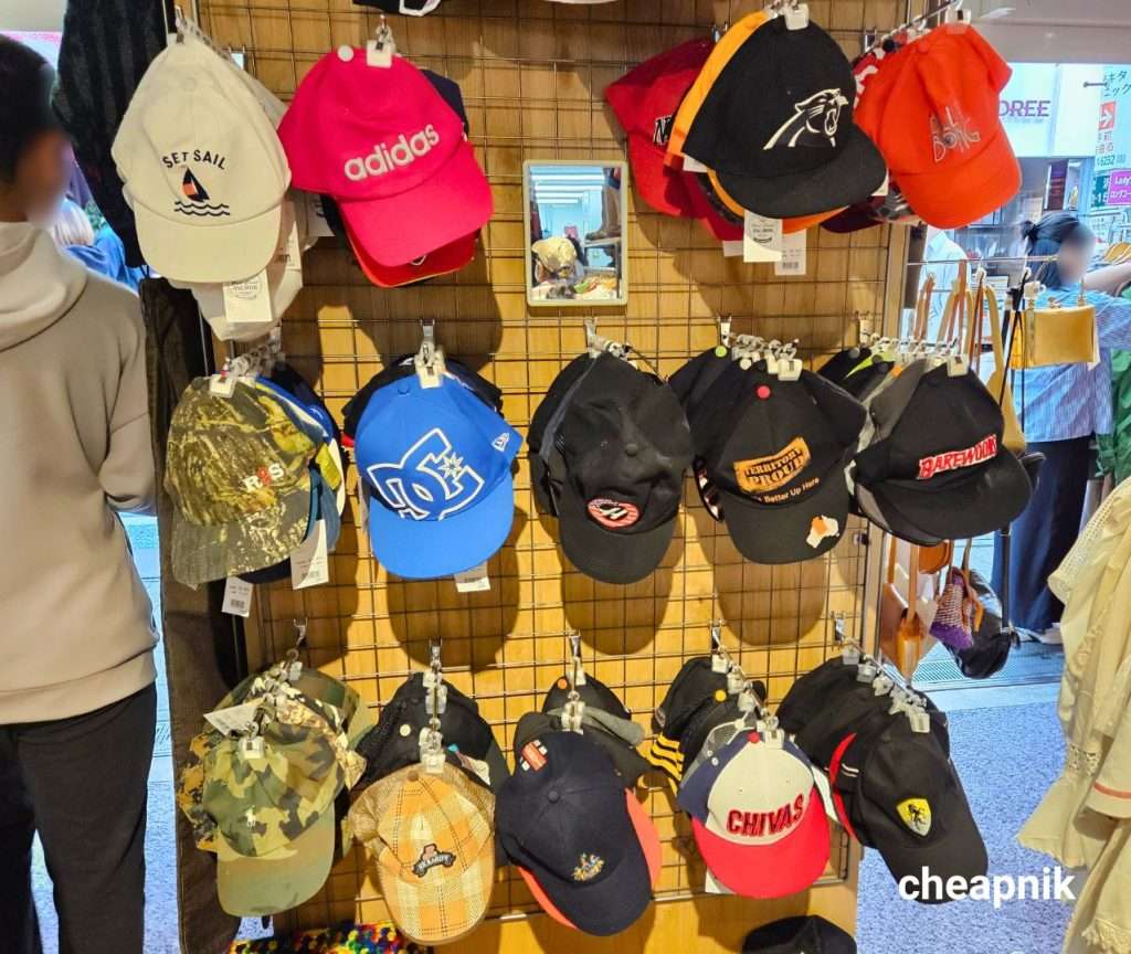 Baseball and trucker hats for sale at Anchor Nishi-Kaigan West Coast Used Clothing Store