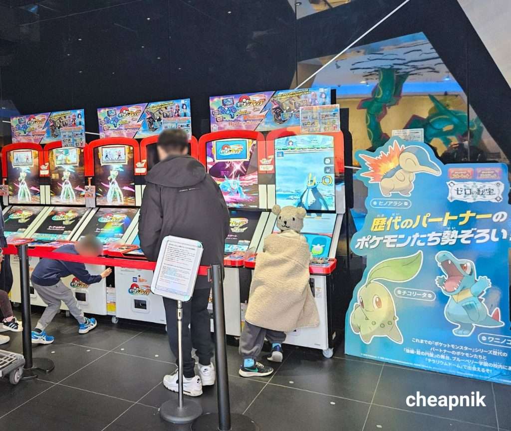 Playing the Pokemon Frienda game machine at Tokyo Skytree