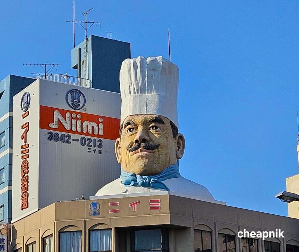 The chef's head bust at Kappabashi Dougugai Kitchen Town
