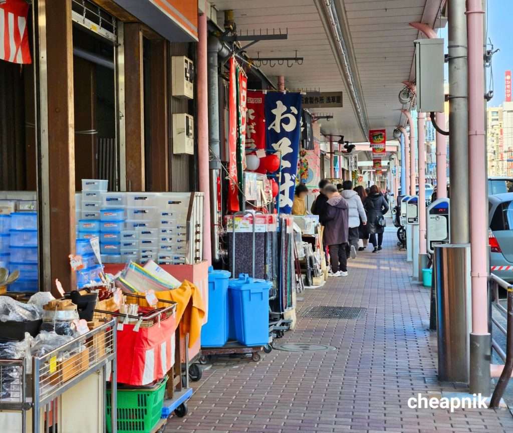 Walking along Kappabashi Dougugai Kitchen Town